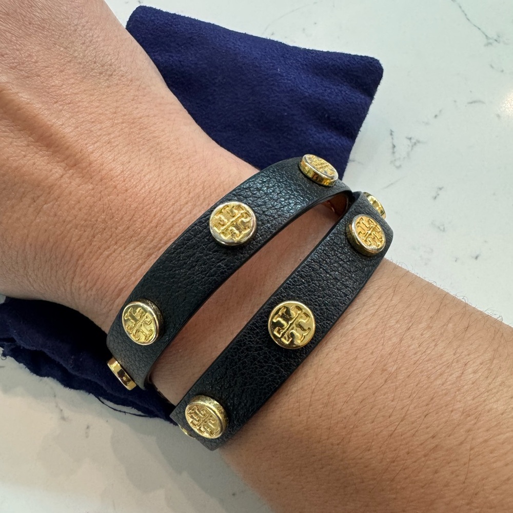 Tory Burch Wrap Around Black Leather Bracelet.
Color: Black